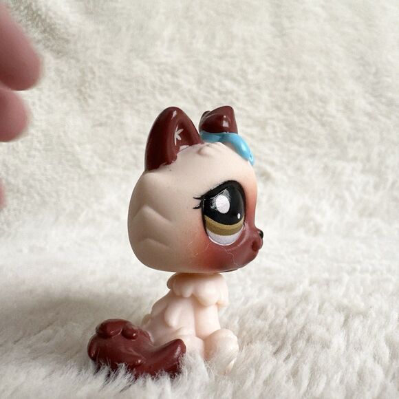 Littlest Pet Shop G7 Series 1 #4 Sitting Cat Brown Blue Eyes LPS Kitten - Picture 3 of 5